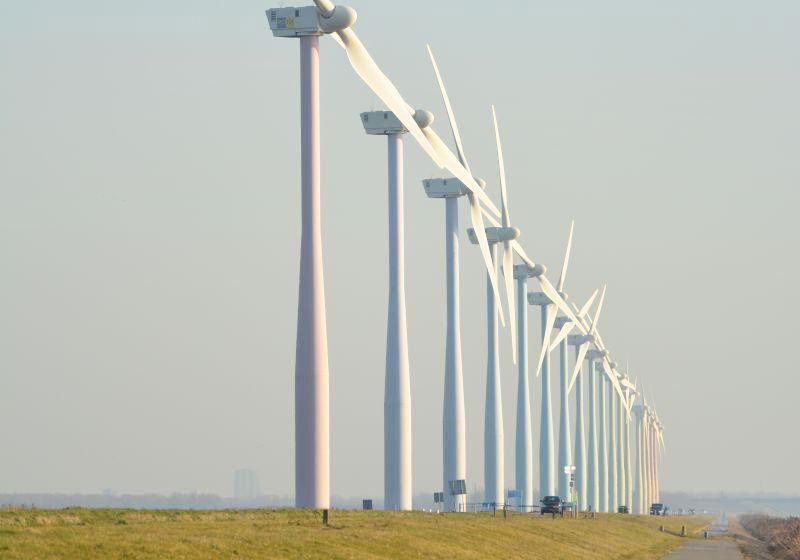 為什么風(fēng)力發(fā)電機(jī)都隔得很遠(yuǎn)？