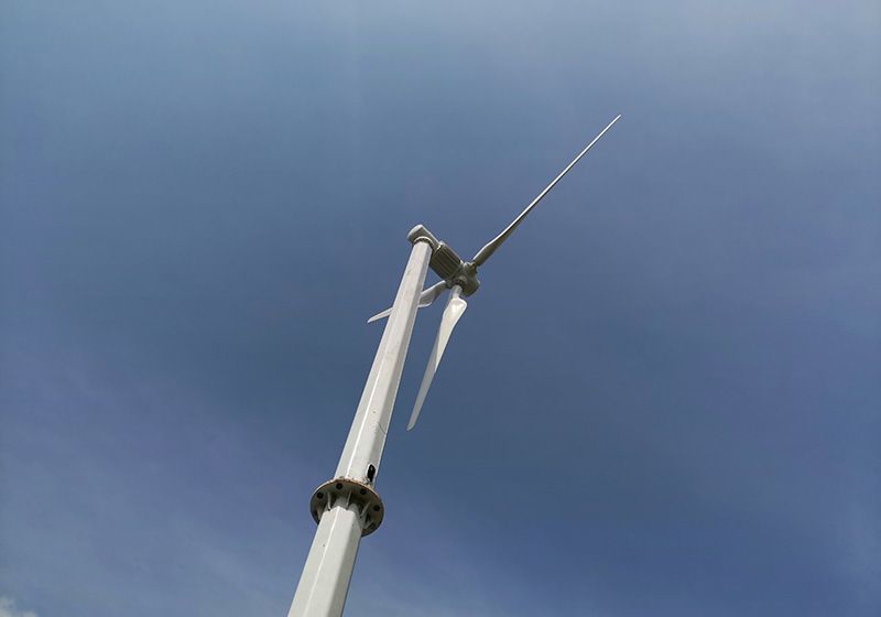 小型家用光伏板和小型風(fēng)力發(fā)電機(jī)能同時(shí)連接電池嗎？